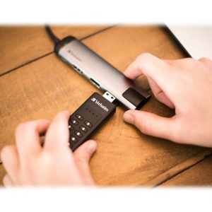 Verbatim Keypad Secure USB minne, 3.2 Gen 1, 64 GB, minne med lösenkodsskydd och kryptering, inklusive A förlängningskabel, 3 för bärbar dator Notebook & Co, svart 23942494287 Verbatim Keypad Secure USB minne, 3.2 Gen 1, 64 GB, minne med lösenkodsskydd och kryptering, inklusive A förlängningskabel, 3 för bärbar dator Notebook & Co, svart 23942494287